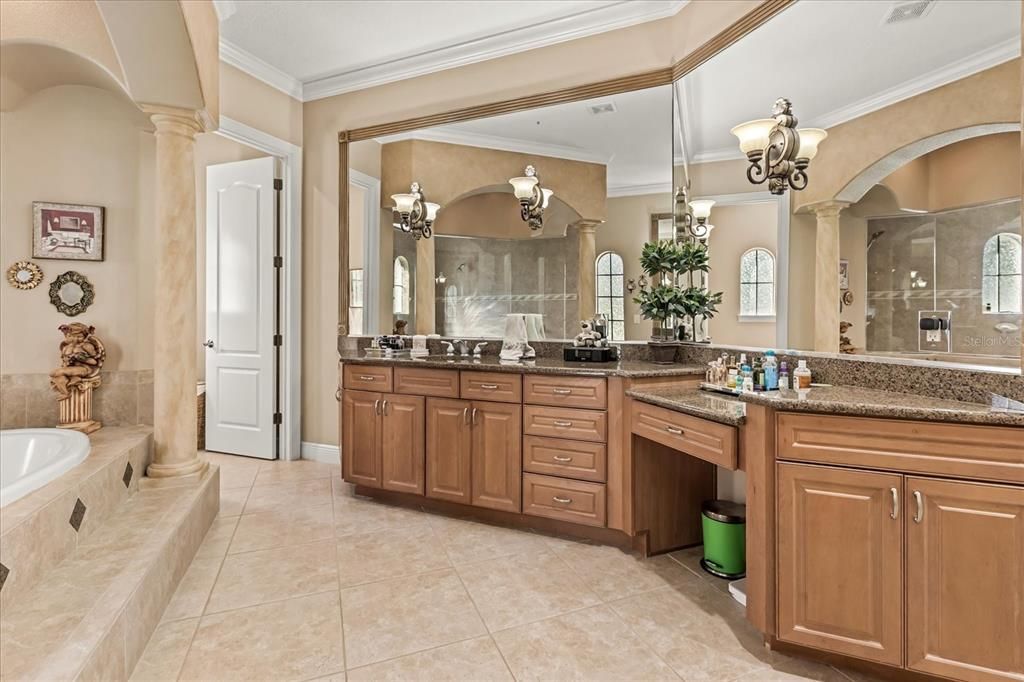 Activo con contrato: $1,225,000 (5 camas, 4 baños, 4175 Pies cuadrados)