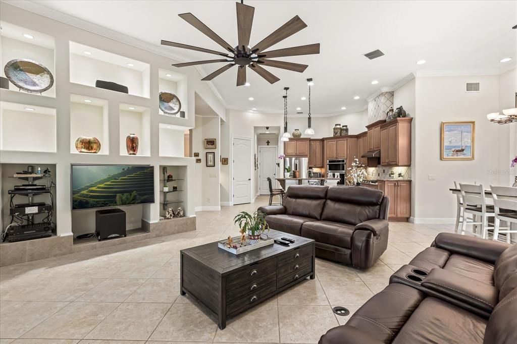 Activo con contrato: $1,225,000 (5 camas, 4 baños, 4175 Pies cuadrados)