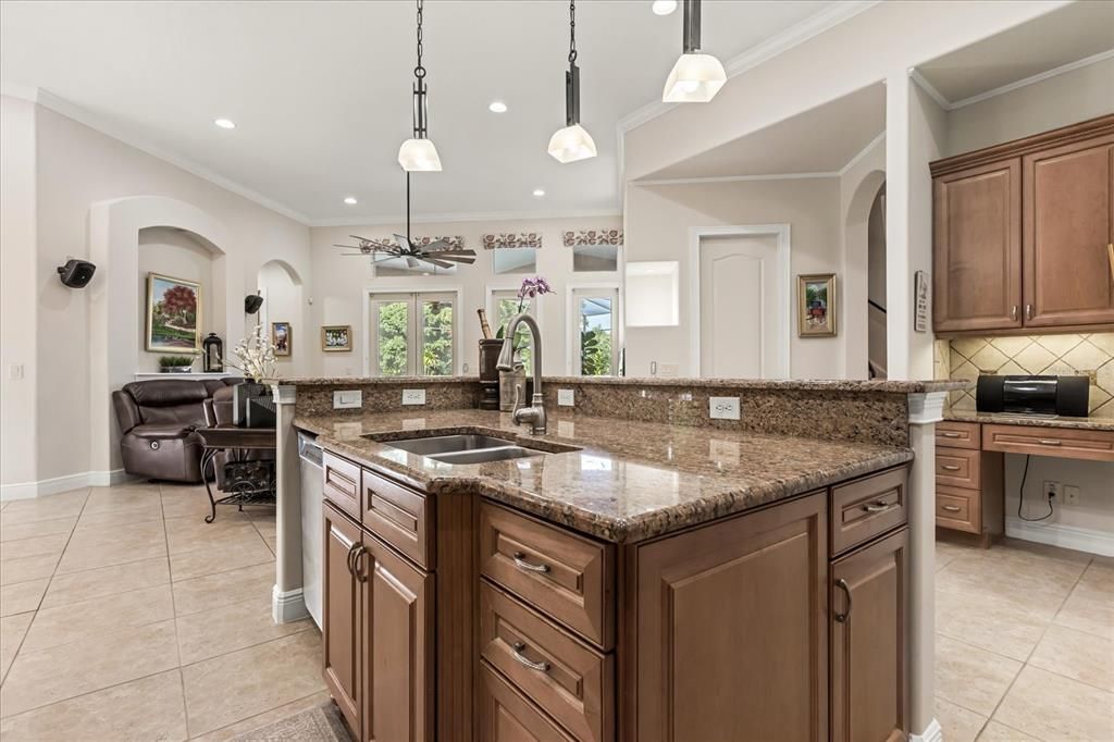 Activo con contrato: $1,225,000 (5 camas, 4 baños, 4175 Pies cuadrados)