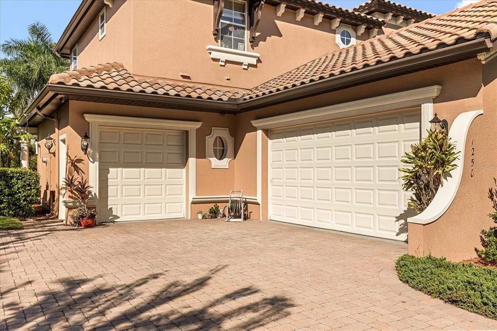 Activo con contrato: $1,225,000 (5 camas, 4 baños, 4175 Pies cuadrados)