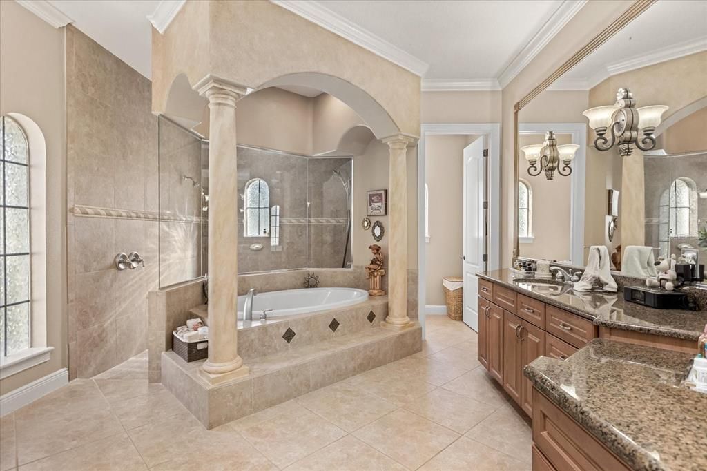 Activo con contrato: $1,225,000 (5 camas, 4 baños, 4175 Pies cuadrados)