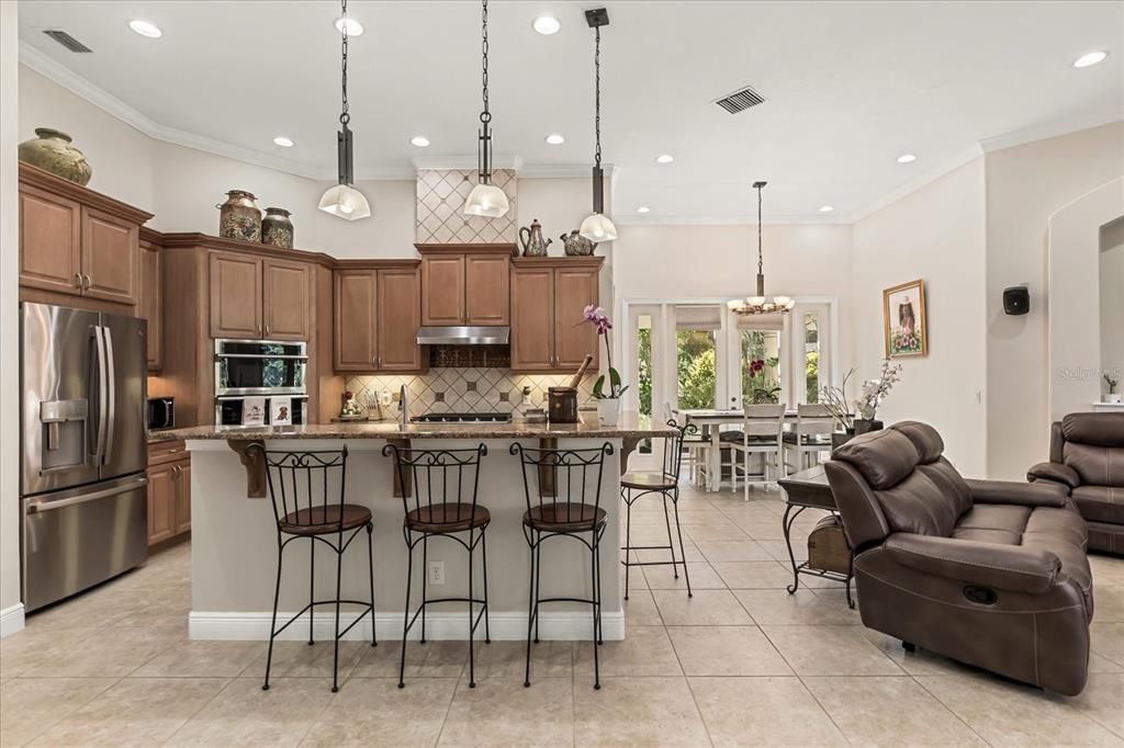 Activo con contrato: $1,225,000 (5 camas, 4 baños, 4175 Pies cuadrados)