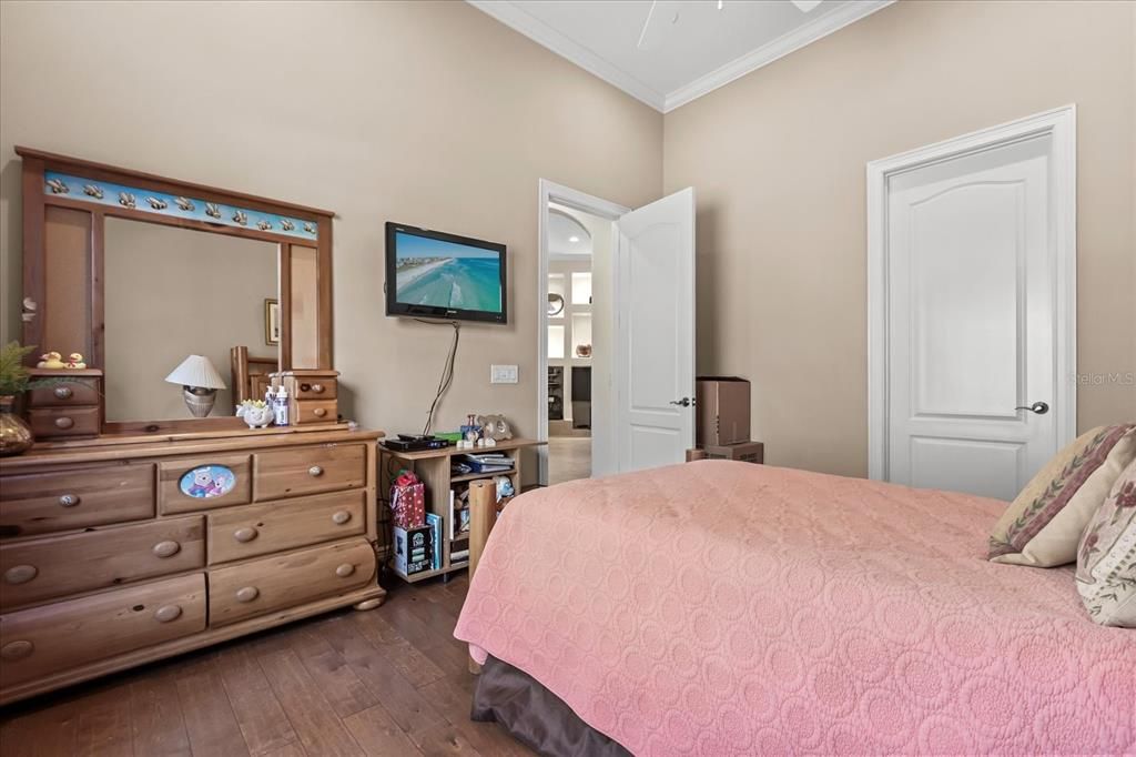 Activo con contrato: $1,225,000 (5 camas, 4 baños, 4175 Pies cuadrados)