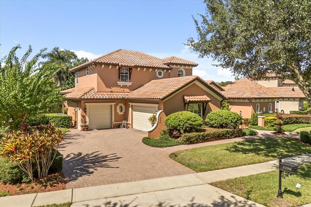 Activo con contrato: $1,225,000 (5 camas, 4 baños, 4175 Pies cuadrados)