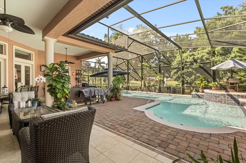 Activo con contrato: $1,225,000 (5 camas, 4 baños, 4175 Pies cuadrados)