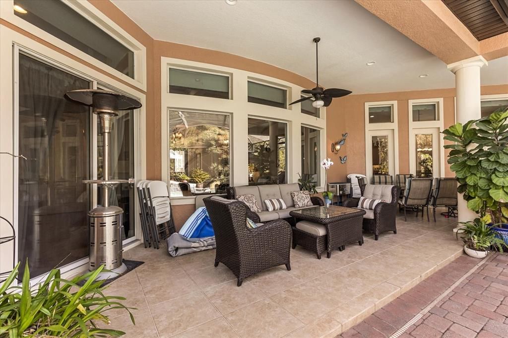 Activo con contrato: $1,225,000 (5 camas, 4 baños, 4175 Pies cuadrados)