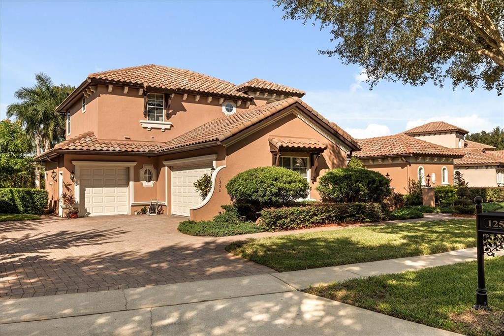 Activo con contrato: $1,225,000 (5 camas, 4 baños, 4175 Pies cuadrados)