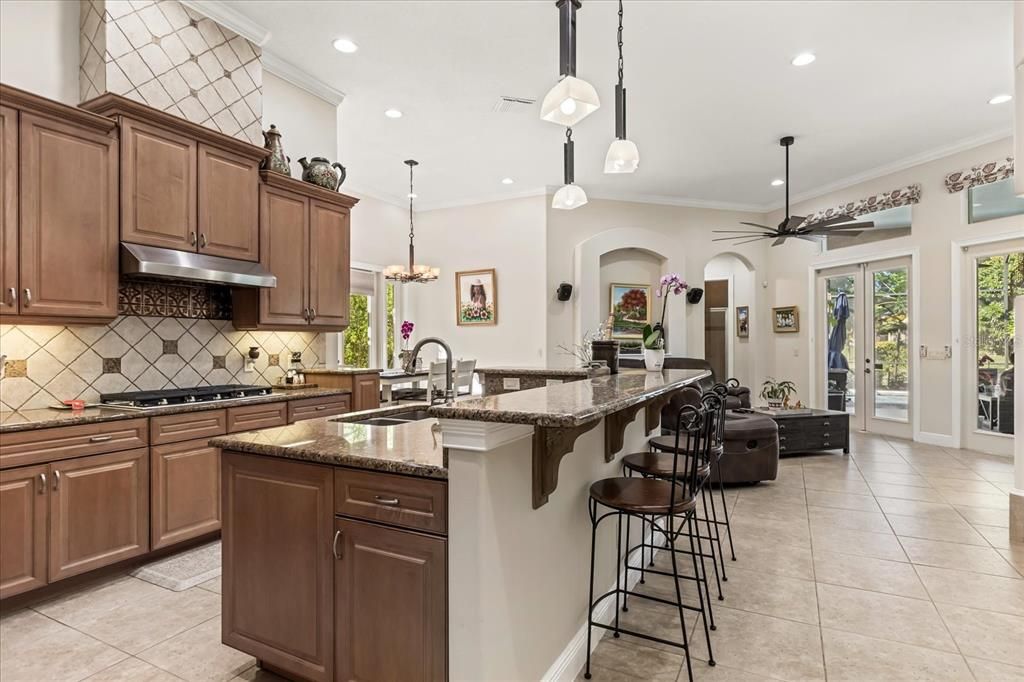 Activo con contrato: $1,225,000 (5 camas, 4 baños, 4175 Pies cuadrados)