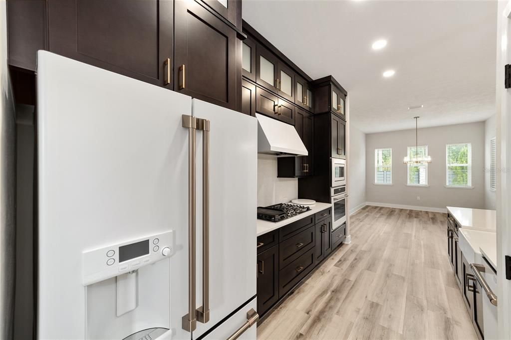 Active With Contract: $685,000 (5 beds, 4 baths, 2814 Square Feet)