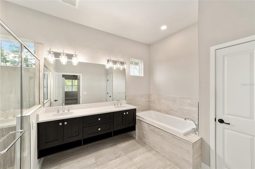 Active With Contract: $685,000 (5 beds, 4 baths, 2814 Square Feet)