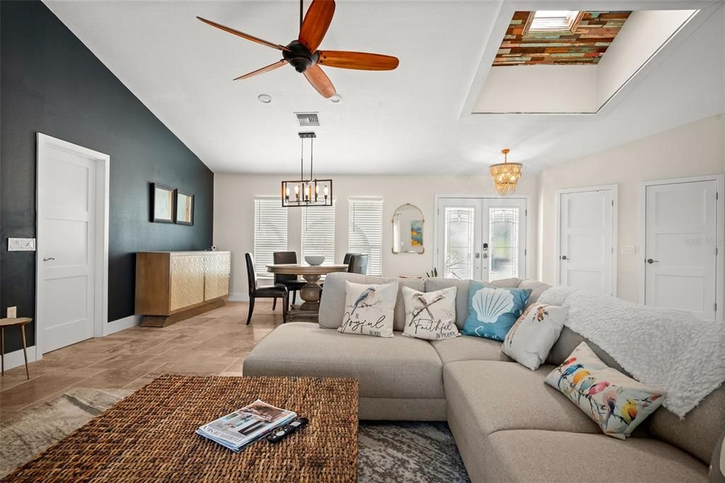 En Venta: $1,095,000 (3 camas, 3 baños, 2711 Pies cuadrados)