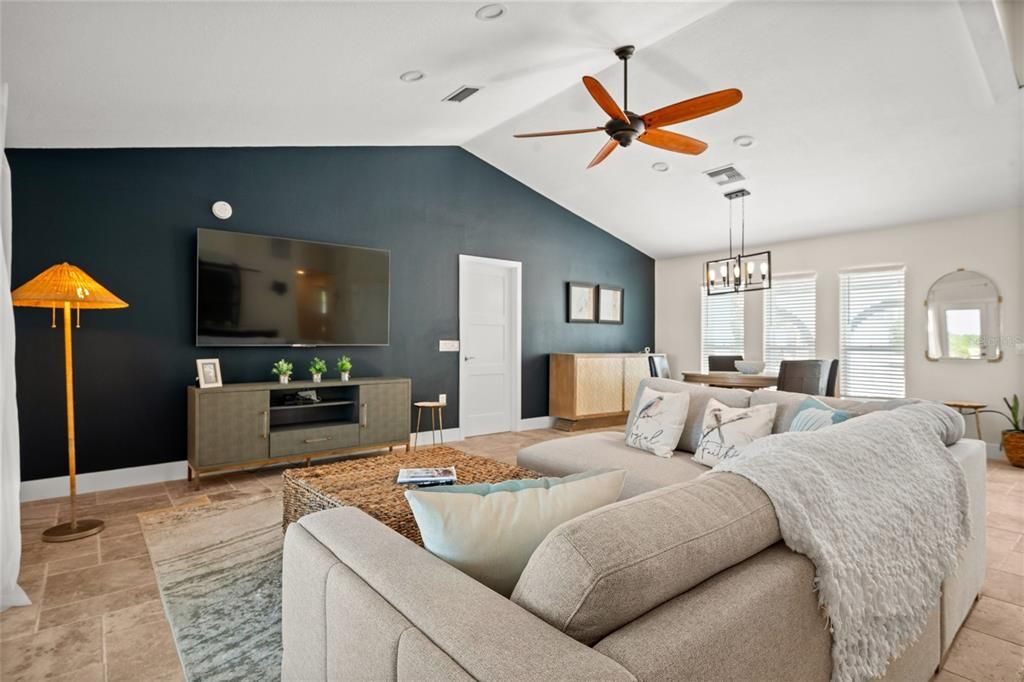 En Venta: $1,095,000 (3 camas, 3 baños, 2711 Pies cuadrados)