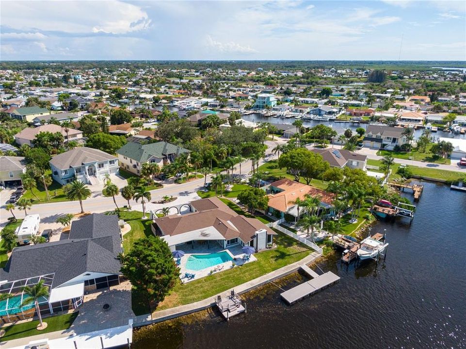 En Venta: $1,095,000 (3 camas, 3 baños, 2711 Pies cuadrados)