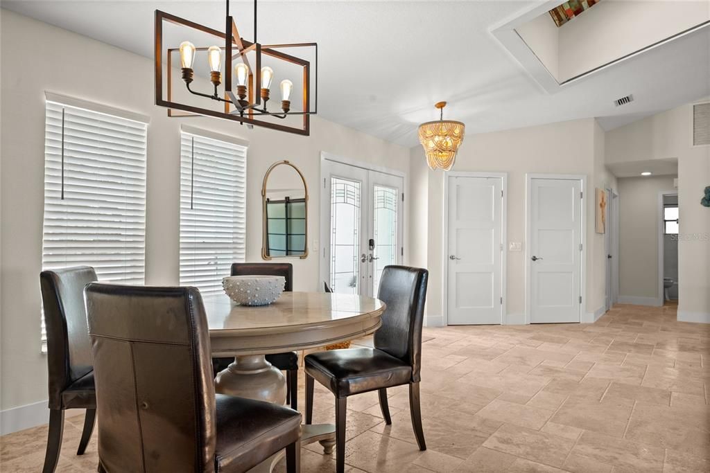 En Venta: $1,095,000 (3 camas, 3 baños, 2711 Pies cuadrados)