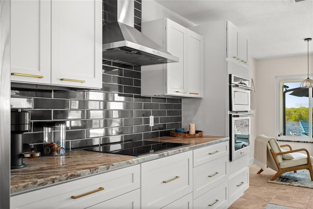 En Venta: $1,095,000 (3 camas, 3 baños, 2711 Pies cuadrados)