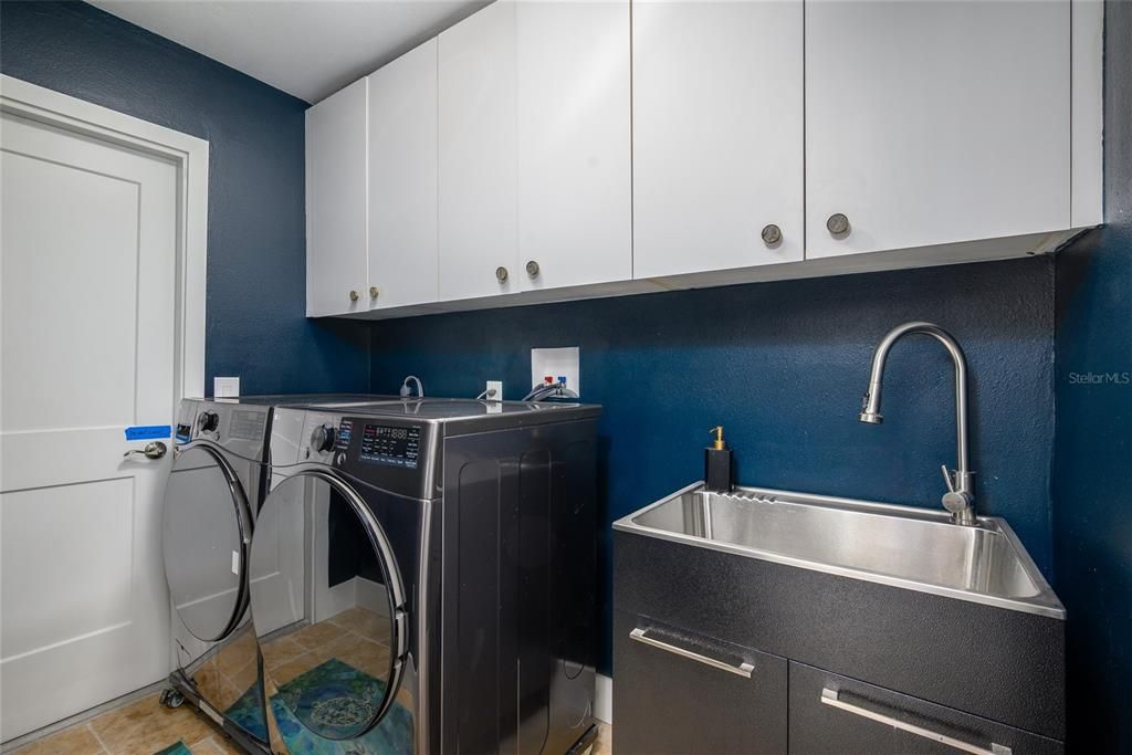 En Venta: $1,095,000 (3 camas, 3 baños, 2711 Pies cuadrados)