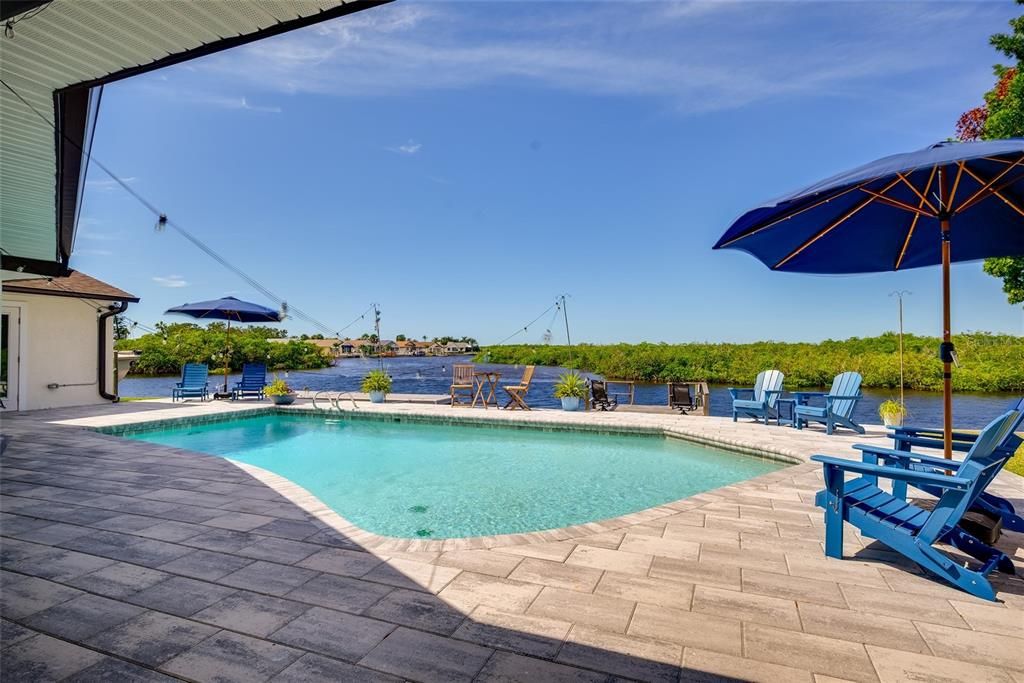 En Venta: $1,095,000 (3 camas, 3 baños, 2711 Pies cuadrados)