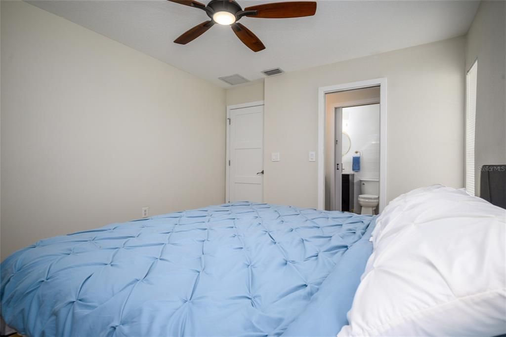 En Venta: $1,095,000 (3 camas, 3 baños, 2711 Pies cuadrados)