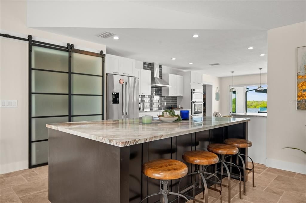 En Venta: $1,095,000 (3 camas, 3 baños, 2711 Pies cuadrados)