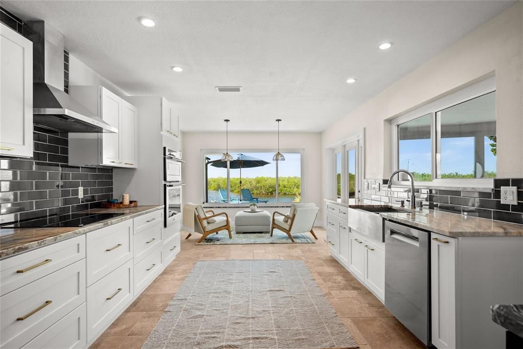 En Venta: $1,095,000 (3 camas, 3 baños, 2711 Pies cuadrados)