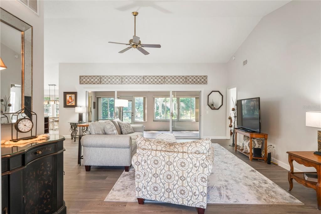 Activo con contrato: $389,000 (3 camas, 2 baños, 1749 Pies cuadrados)