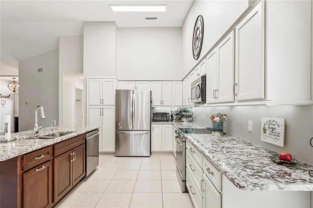 Activo con contrato: $389,000 (3 camas, 2 baños, 1749 Pies cuadrados)