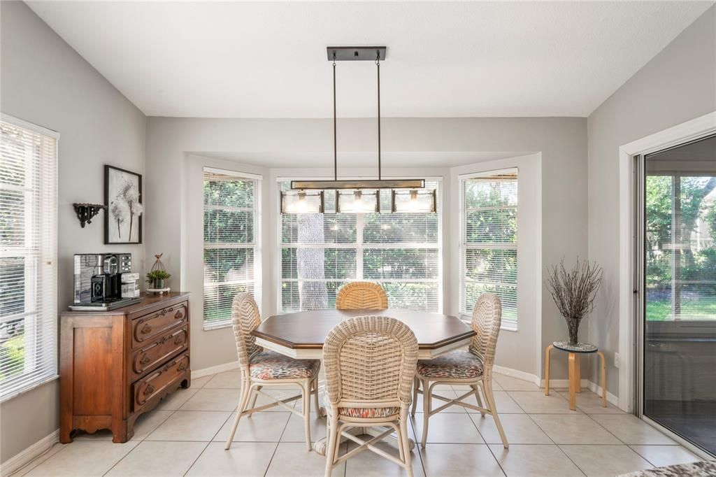 Activo con contrato: $389,000 (3 camas, 2 baños, 1749 Pies cuadrados)