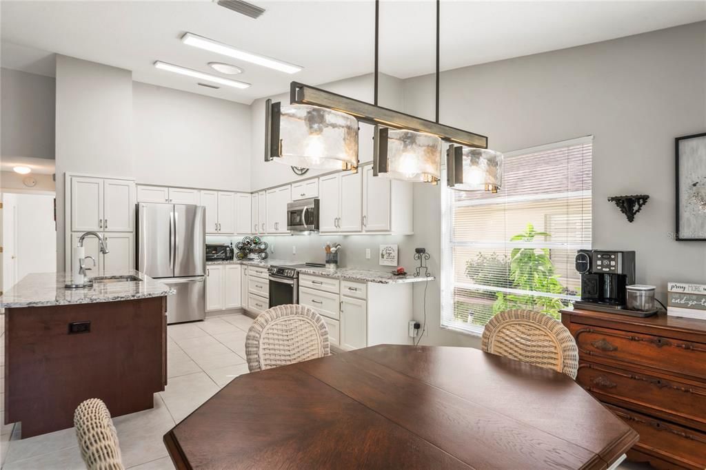 Activo con contrato: $389,000 (3 camas, 2 baños, 1749 Pies cuadrados)