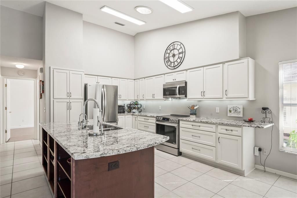 Activo con contrato: $389,000 (3 camas, 2 baños, 1749 Pies cuadrados)