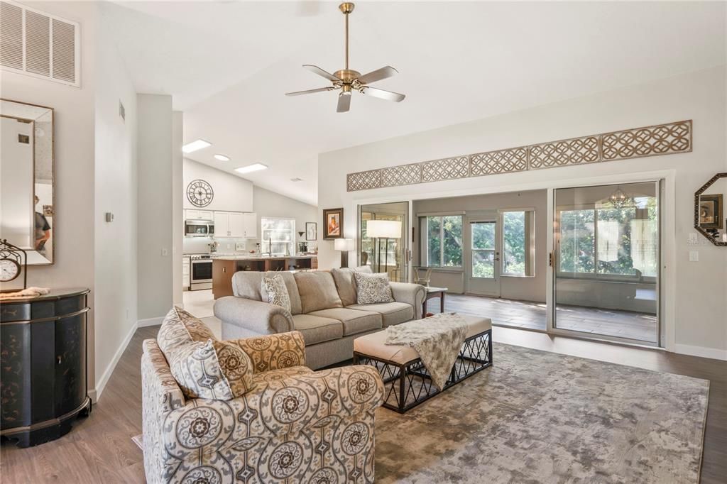 Activo con contrato: $389,000 (3 camas, 2 baños, 1749 Pies cuadrados)