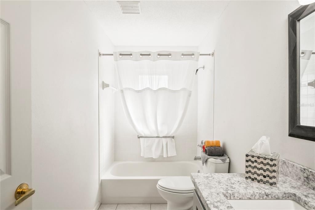 Activo con contrato: $389,000 (3 camas, 2 baños, 1749 Pies cuadrados)