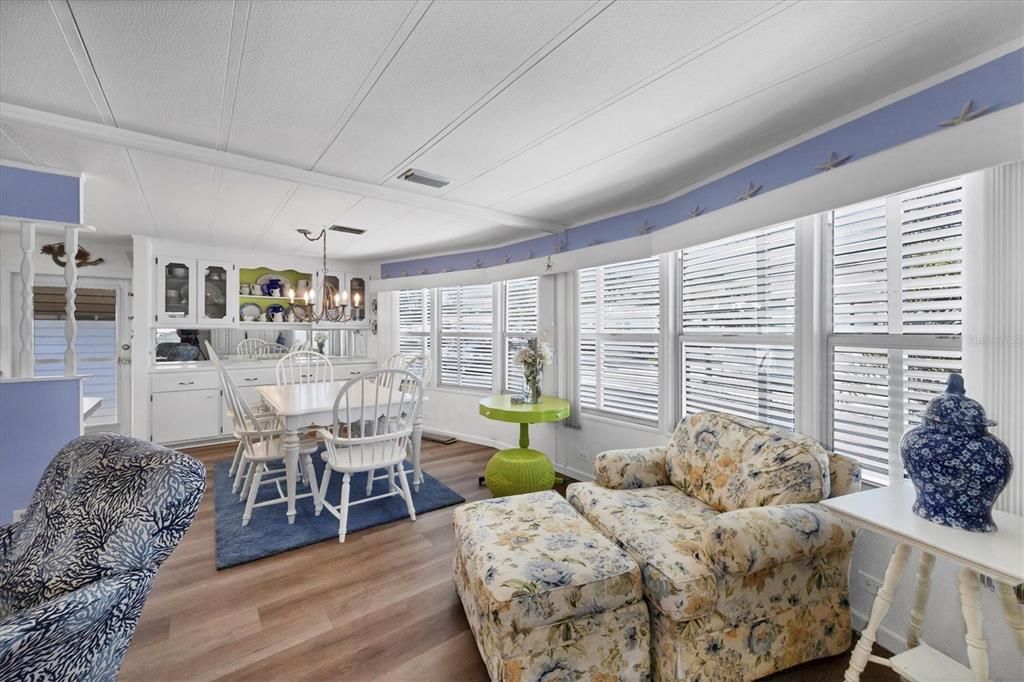 Под контрактом: $144,900 (2 спален, 2 ванн, 1161 Квадратных фут)