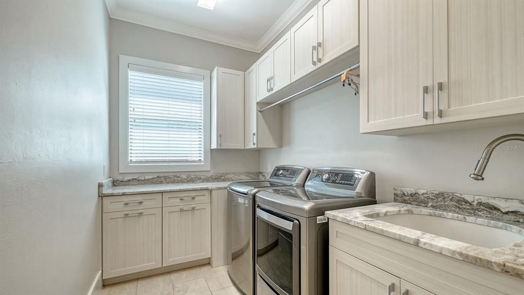 For Sale: $1,475,000 (3 beds, 3 baths, 2932 Square Feet)