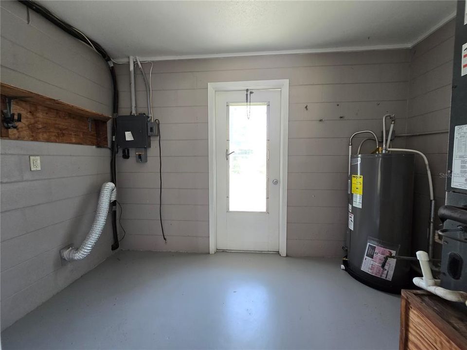 For Sale: $209,900 (2 beds, 1 baths, 962 Square Feet)