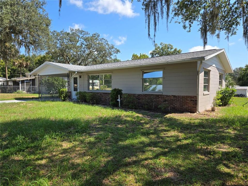 For Sale: $209,900 (2 beds, 1 baths, 962 Square Feet)