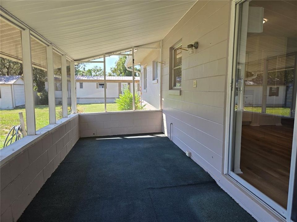 For Sale: $209,900 (2 beds, 1 baths, 962 Square Feet)