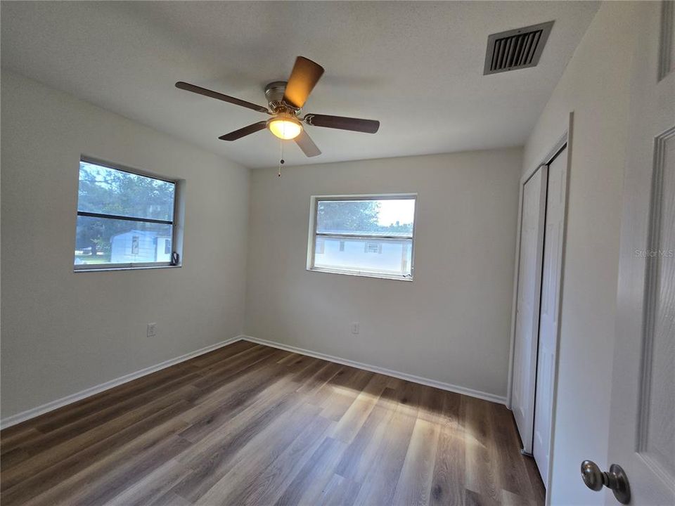 For Sale: $209,900 (2 beds, 1 baths, 962 Square Feet)