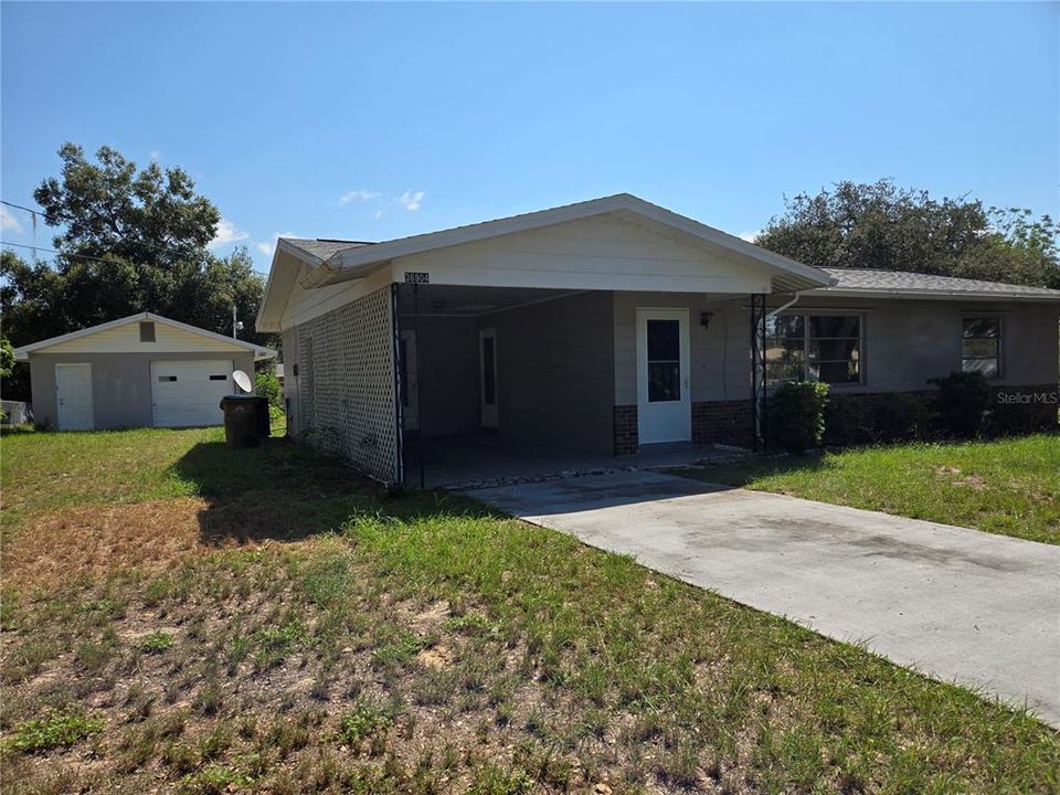 For Sale: $209,900 (2 beds, 1 baths, 962 Square Feet)