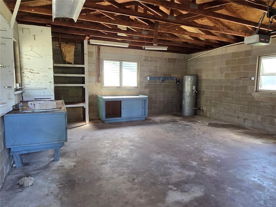 For Sale: $209,900 (2 beds, 1 baths, 962 Square Feet)