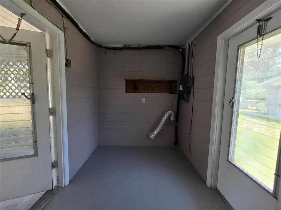 For Sale: $209,900 (2 beds, 1 baths, 962 Square Feet)