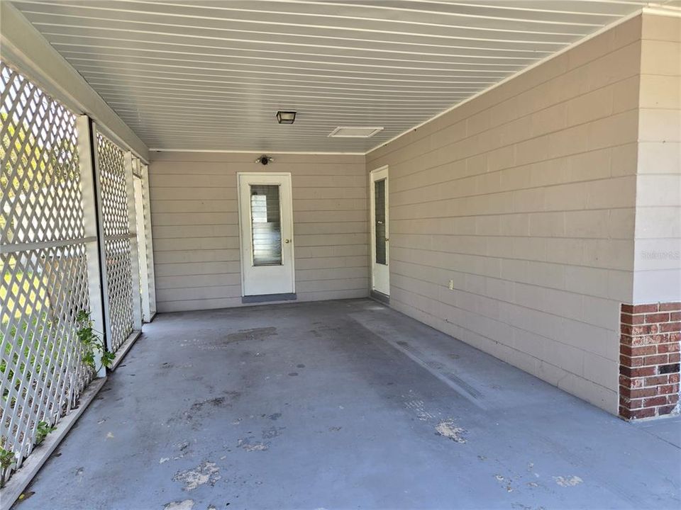 For Sale: $209,900 (2 beds, 1 baths, 962 Square Feet)