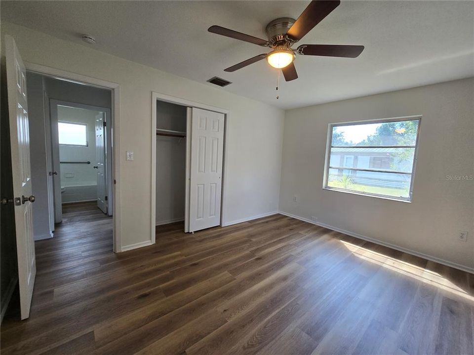 For Sale: $209,900 (2 beds, 1 baths, 962 Square Feet)