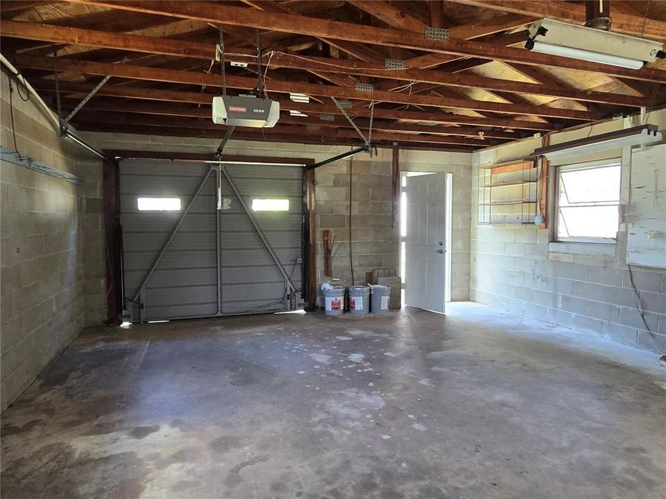 For Sale: $209,900 (2 beds, 1 baths, 962 Square Feet)