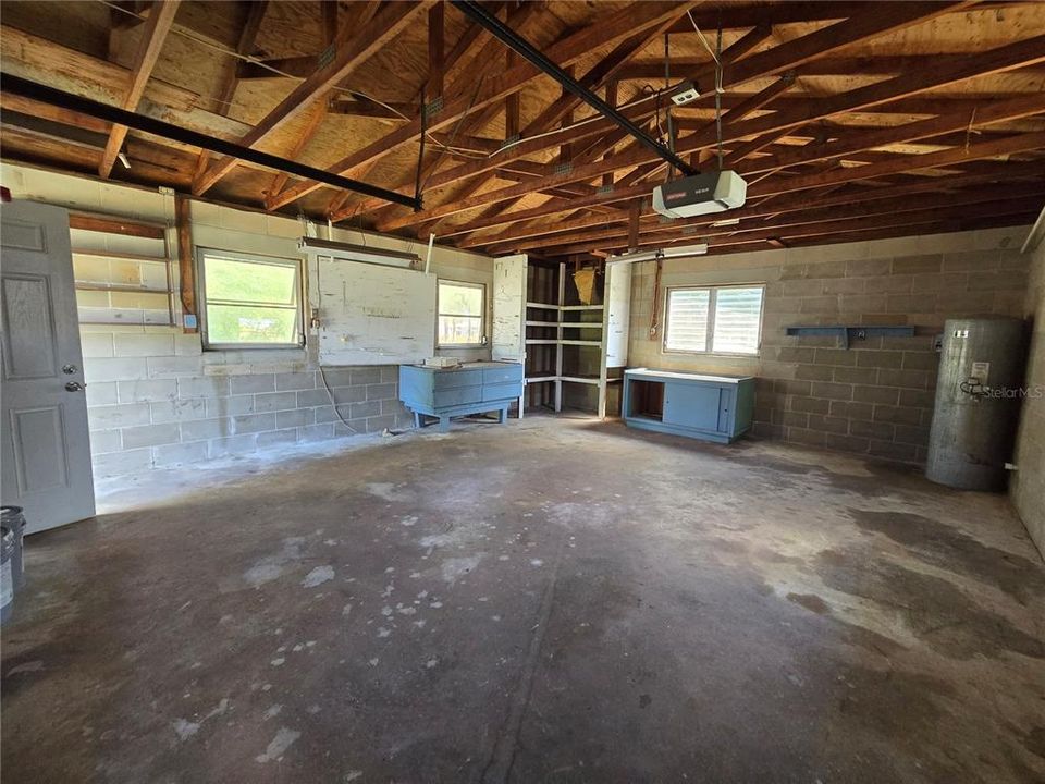 For Sale: $209,900 (2 beds, 1 baths, 962 Square Feet)