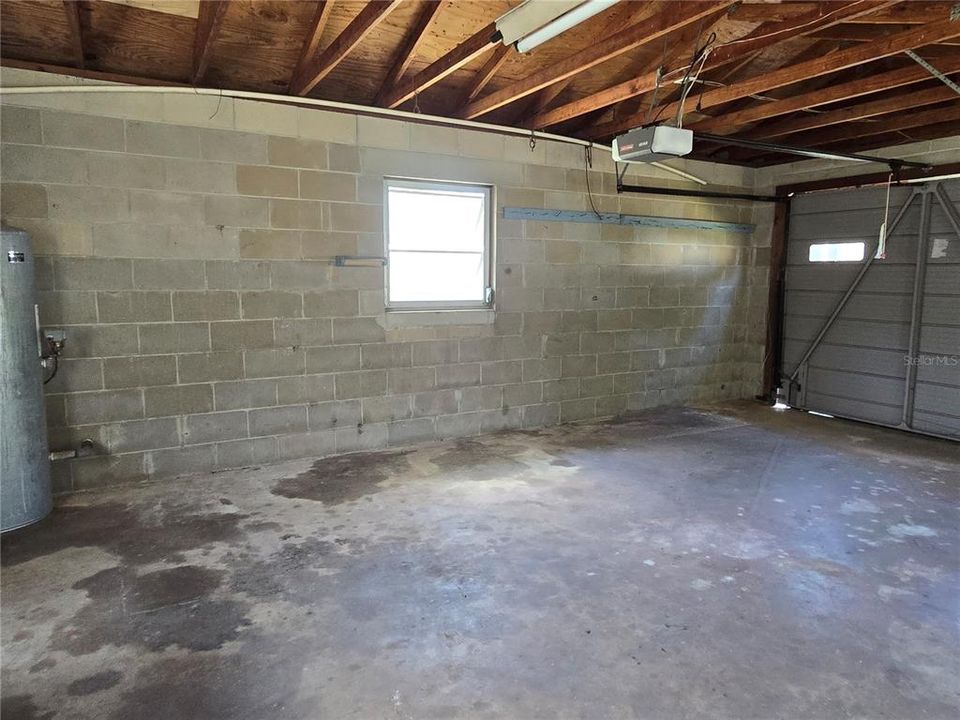 For Sale: $209,900 (2 beds, 1 baths, 962 Square Feet)