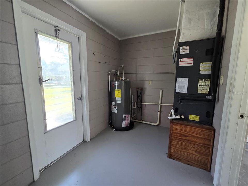 For Sale: $209,900 (2 beds, 1 baths, 962 Square Feet)