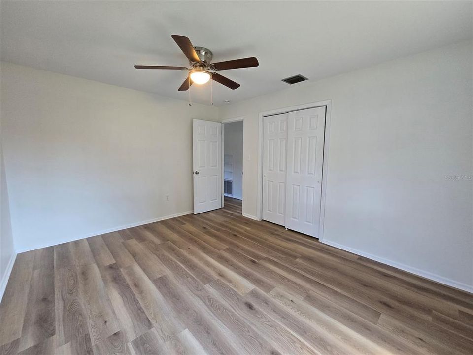 For Sale: $209,900 (2 beds, 1 baths, 962 Square Feet)