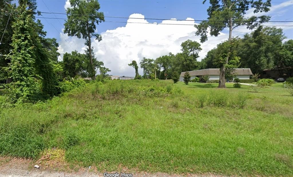 待售: $330,000 (0.78 acres)