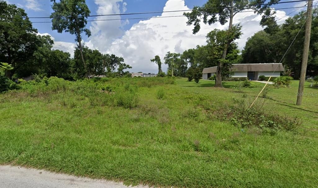 待售: $330,000 (0.78 acres)