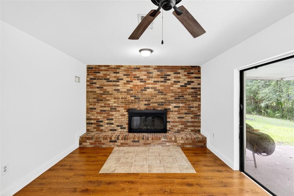 待售: $219,900 (3 贝兹, 2 浴室, 1476 平方英尺)